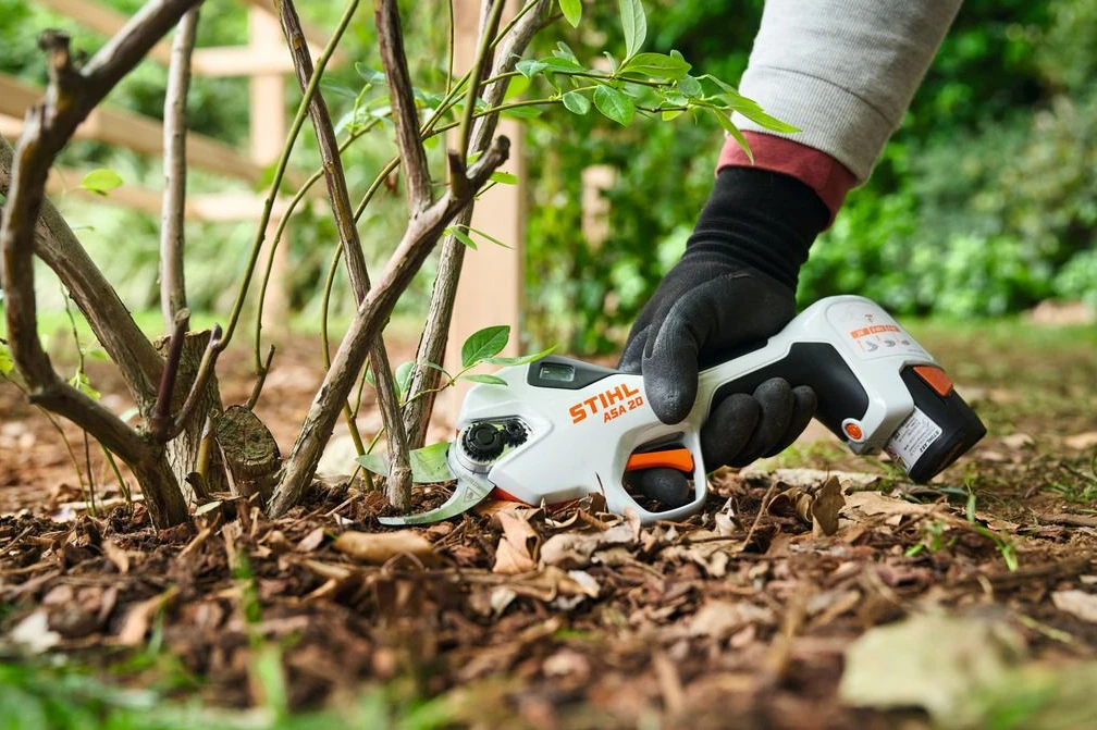 Аккумуляторный секатор VA05-011-6211 ASA 20.0 